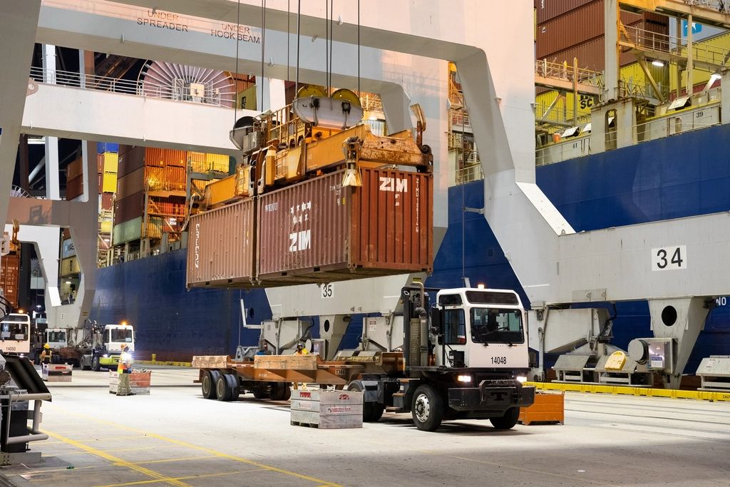 Container loading at a port terminal